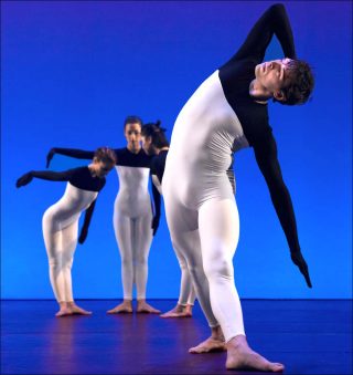 Merce Cunningham, How to Pass, Kick, Fall and Run / Inlets 2 / Beach Birds. Reconstruction de Robert Swinston (Cie CNDC d'Angers), 2018