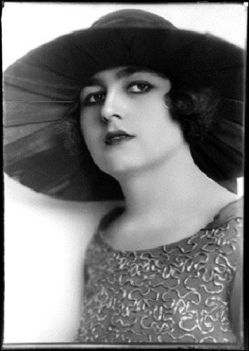 Femme albin de la simone