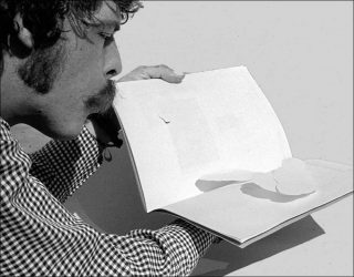 soufflant les nuages sur la feuille, livre, Felipe Ehrenberg