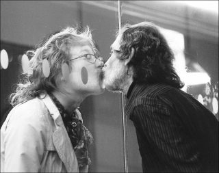 Kissing through glass, photo, Jiri Kovanda