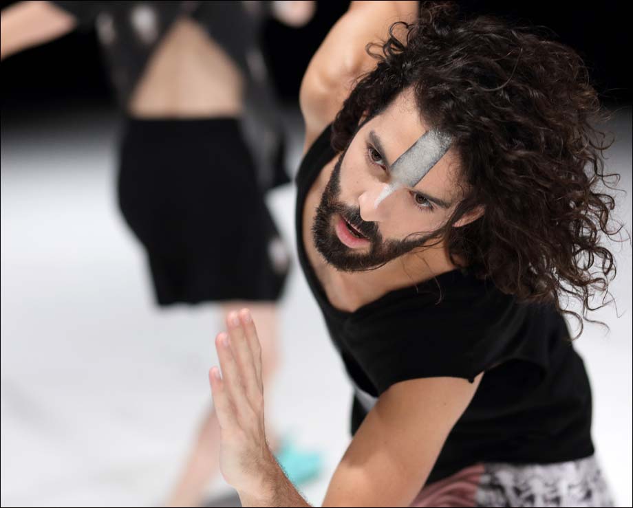 Dbddbb - Daniel Linehan - Danse contemporaine - La Filature