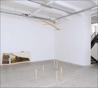 Harpsichord Suite For Stills Dogs, installation, Yann Sérandour