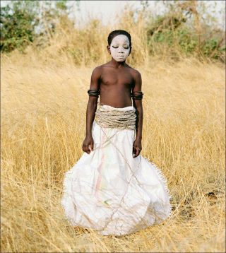 Statuette Puntu Bintou, Guinée, photo, Namsa Leuba