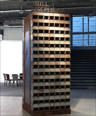 Independance Tchao, installation, Kader Attia