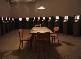 52 entretiens dans la cuisine communautaire, installation, Ilya Kabakov