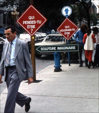 Qui penses-tu être ? Qui voudrais-tu être ? Sculpture imaginaire, panneau émaillé, Hervé Fischer