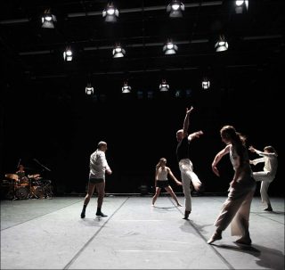 Water Between Three Hands, Danse contemporaine, Rabih Mroué