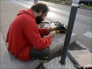 Arnaud Rivière / valise bricolage / carton / capteurs / coucher de soleil, installation sonore, Direct Out