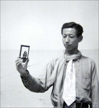 Portrait sur les dunes, photo, Shoji Ueda