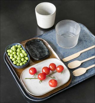 Nouvelle table, vaisselle, Merci