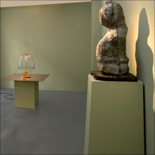 La moustache cachée dans la barbe, installation, Francisco Tropa