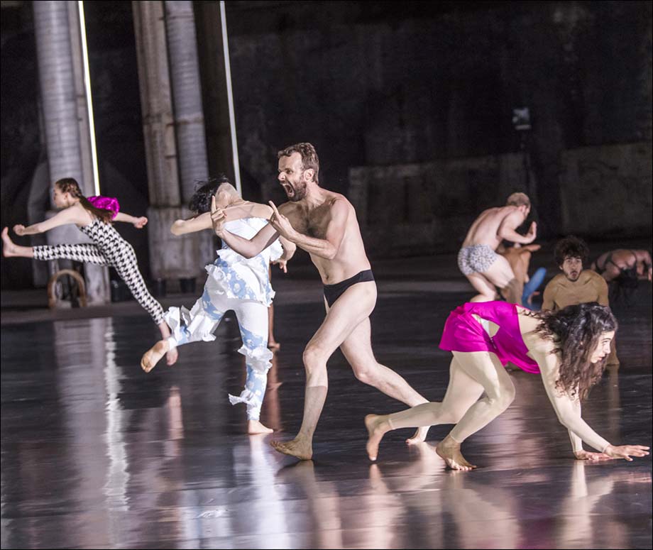 Chaillot - Théâtre National De La Danse 10000 gestes de Boris Charmatz au Théâtre national de Chaillot: Danse
