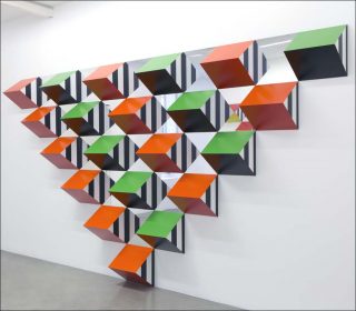 Pyramidal, hauts-reliefs-A2, installation, Daniel Buren