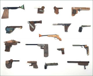 Armes, installation, Daniel Dezeuze