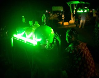 Vendeuses clandestines d’essence, photo, Pascal Maitre