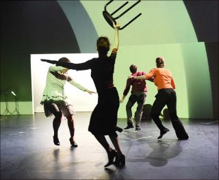 Esmérate ! (Fais de ton mieux !), Danse contemporaine, Brigitte Seth et Roser Montlló Guberna