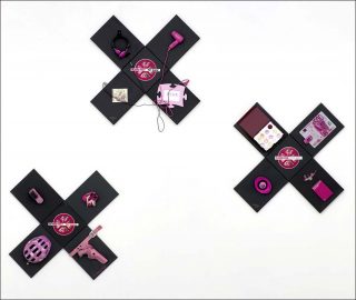 No more pink ?, objets sur toile, Ben Patterson