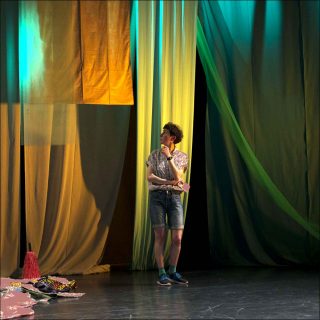 Dominique Gilliot & Maeva Cunci, Un Lapin Un Rideau, 2016