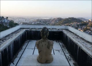 Taupe Piscine I, photo, Zoè Gruni