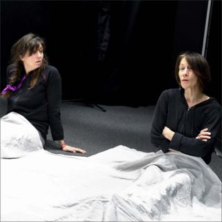 Pascale Houbin (Cie Non de Nom) et Carole Martinez, Entre nos mains. Entre nos jambes, 2018