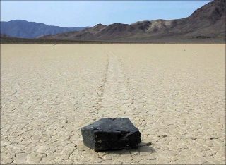 Sailing Stones, vidéo, Adrien Missika