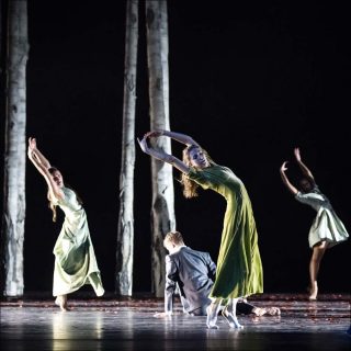 Anne Teresa De Keersmaeker, Quatuor no 4 / Die grosse Fugue / Verklärte Nacht (Verklärte Nacht, 1995)