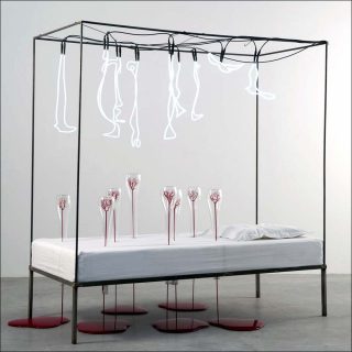 Tombée dans le Dissumba (ou Le lit des Visions), installation, Art Orienté Objet