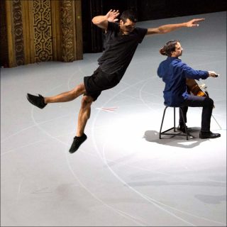 Anne Teresa De Keersmaeker (Cie Rosas) et Jean-Guihen Queyras, Mitten wir im Leben sind.Bach6Cellosuiten, 2017