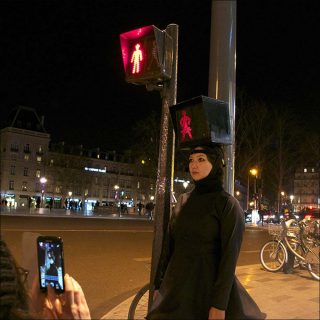 Kubra Khademi, Kubra & Pedestrian Sign / Kubra et les bonhommes piétons, 2016