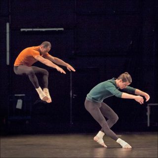 Merce Cunningham, How to Pass, Kick, Fall and Run / Inlets 2 / Beach Birds. Reconstruction de Robert Swinston (Cie CNDC d'Angers), 2018