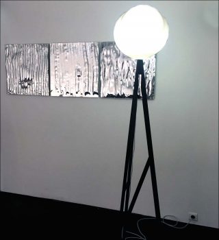 Philippe Daney, lampadaire Bloutche et miroirs Antislash, 2018