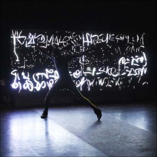 Smaïl Kanouté (Cie Vivons !) et Antonin Fourneau (créateur du Waterlight Graffiti), Jidust (poussière d'eau), 2018