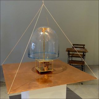 La Moustache cachée dans la barbe, installation, Francisco Tropa