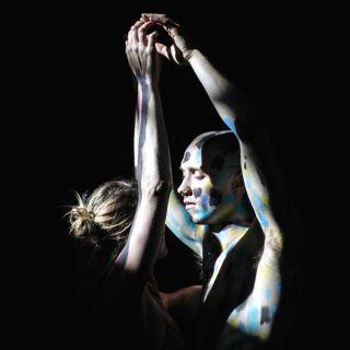 Emanuel Gat (Emanuel Gat Dance) et l'Ensemble Modern Frankfurt, Story Water, 2018