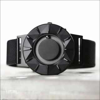 Nick Gu pour Eone Timepieces, montre tactile Bradley Element, 2017