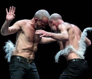 Alessandro Bernardeschi et Mauro Paccagnella (Cie Wooshing Machine), Happy Hour, 2015