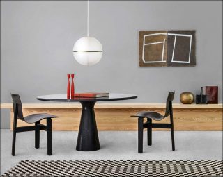 Angelo Mangiarotti, table M, chaises Tre 3, vers 1970 (table) et 1978 (chaise), réédités en 2018