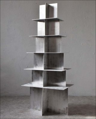 Wendy Andreu et Bram Vanderbeke, étagère Regular Pyramid, 2018