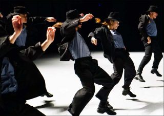 Ohad Naharin (Cie Batsheva - The Young Ensemble), Decadance, 2000