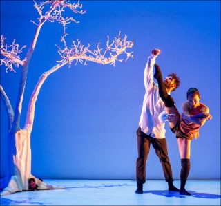 Honji Wang et Sébastien Ramirez (Cie Wang Ramirez), W.A.M. - We are Monchichi, 2018