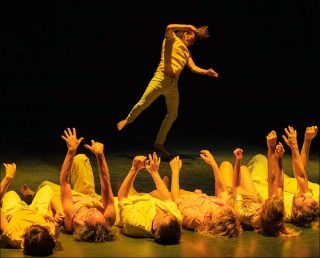 Corps collectif (chorégraphe : Nadia Vadori-Gauthier), That's All Right Mama - 1/4 Solstice d'été, 21 juin 2018, à Mains d'Œuvres (Saint-Ouen)