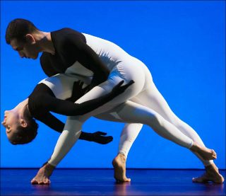Merce Cunningham, Beach Birds - Biped, 1991 - 1999. Pièces remises en scène par Robert Swintson (CNDC d'Angers)
