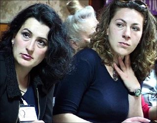 Florence Lazar, Les femmes en noir, 2002.