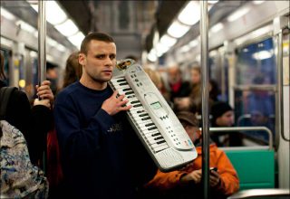 Angelica Mesiti, Citizens Band (photogramme) (détail), 2012.