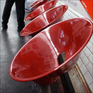 Éric Brosseron, Gilles Vignier, Murielle Wallyn (Atelier À Kiko), mobilier urbain pour la RATP, 2004-2006