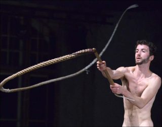 Simon Mayer (Cie Kopf Hoch), SunBengSitting, 2014