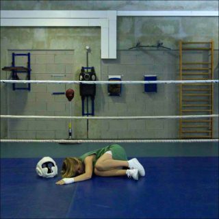 Sarah Trouche (Cie Winter Story in the Wild Jungle) et Wynn Holmes (Cie Lo Fi Dance Theory), Vertical Strike. Je ne peux pas rester silencieuse, acte II, 2018-2019