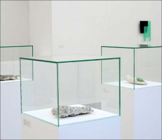 Vue de l’exposition Personne, pas même la pluie, n’a de si petites mains, La Criée centre d’art contemporain, Rennes, 2019.