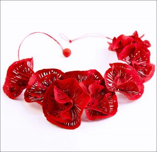 Ana Hagopian, collier Carnation