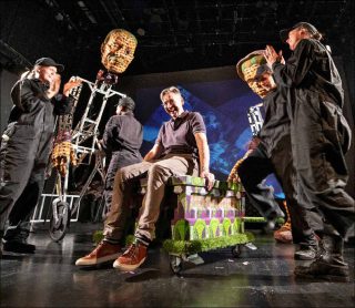 Robyn Orlin et la Handspring Puppet Company, Save the Pedestals!, 2018